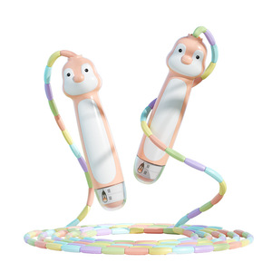 Corde à sauter en bambou pour enfants avec poignées pingouin, idéale pour les débutants, les élèves <span class=keywords><strong>de</strong></span> maternelle et les activités sportives spéciales, personnalisable avec nom, cordes à sauter ajustables - Product Image 4