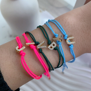 กำไลข้อมือลูกปัดหลากสีดีไซน์ล่าสุดประดับตัวอักษร CZ สร้อยข้อมือลูกปัดทองเหลืองชุบทองปรับได้ - Product Image 2