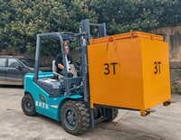 3T Off-road dieselheftruck met luchtbanden, 4WD, drietrapsmast voor transport van grote fruitcontainers in boomgaarden