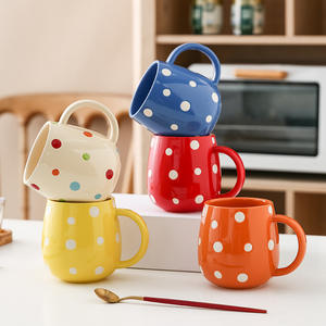 Mug à café en céramique à motif de dessin animé peint style Ins 401-500ml Vaisselle de fête pour la maison - Product Image 1