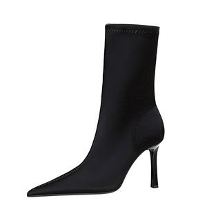 325-1 BIGTREE Banquete de moda de estilo europeo y americano muestra botas cortas de tacón alto adelgazantes y minimalistas con elas puntiagudas - Product Image 1
