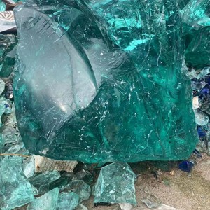 Des roches de verre cassé de paysage irrégulier sont employées pour des murs de gabion - Product Image 4