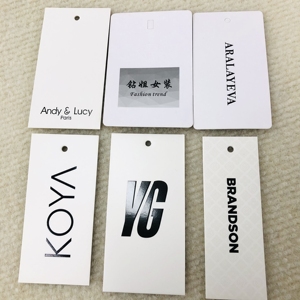 Sang Trọng Tùy Chỉnh Quần Áo Treo Thẻ Giấy Thời Trang Túi Màu Đen Và Trắng In Ấn Giấy Treo Nhãn - Product Image 5