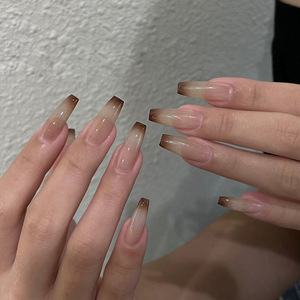 Tendencia de otoño e invierno usable largo marrón degradado arte simple terminado luz Ins uñas postizas puntas de uñas al por mayor - Product Image 2