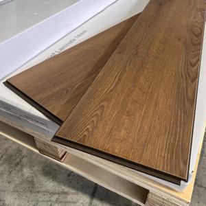 Revêtement de sol stratifié imperméable à l'eau Ac4 Black Core Piso Plstico Laminado <span class=keywords><strong>Negro</strong></span> Revêtement de sol stratifié imperméable en PVC à bon prix - Product Image 5