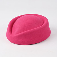 Chapeau d'étiquette classique à bord incurvé de couleur unie, élégant et tendance, pour uniforme de danse ou tenue formelle