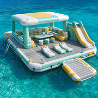 Plateforme flottante gonflable robuste pour parc aquatique avec toboggan, auvent, canapé, table pour projets hôteliers et vente en gros