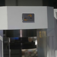 Machine d'essai de compression 3000KN servo électrohydraulique commandée par micro-ordinateur pour l'essai de compression de ciment
