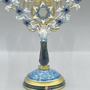 Menorá de Aluminio Martillado Estilo Yair Emanuel, Colores Personalizados, Menorá de Arte Moderno de Lujo, Forma Única para Regalo Navideño - Product Image 4