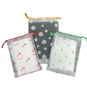 Sac personnalisé réutilisable en tissu givré motif ourson et marguerite, avec emballage anti-poussière, sac à cordon, sac de rangement transparent, sac à chaussures - Product Image 2