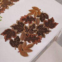 Napperons et chemin de table modernes en érable couleur curry foncé, brodés ajourés, résistants à l'huile, pour Thanksgiving, la récolte d'automne et l'usage domestique