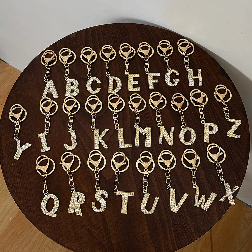 Toptan altın kaplama alfabe mektuplar Charm anahtar zincirleri parlak Rhinestone kristal A-Z 26 İlk mektup anahtarlık