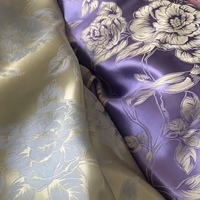 Wunderschönes Großblumen-Design Regulärer Stil Lagerware Rabattpreis Hochwertige Seiden-Jacquard-Stoffe für Kleidung und Kostüme