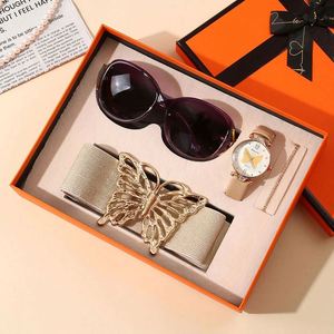 ชุดของขวัญแฟชั่นสำหรับผู้หญิง ซิลเวอร์บ็อกซ์ ไลท์ ลักชัวรี่ อีโค่เฟรนด์ลี่ ผลิตจากโลหะชุบ เหมาะสำหรับเทศกาลฉลองวันแห่งความรัก วันคริสต์มาส และวันวาเลนไทน์ - Product Image 1