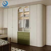 Armoire de chambre contemporaine de luxe pour l'organisation des vêtements, idéale pour les appartements urbains, les villas et les projets d'aménagement intérieur résidentiel