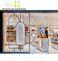 Conception d'intérieur de boutique de parfums de luxe haut de gamme sur mesure avec présentoir de parfums en 3D CAD