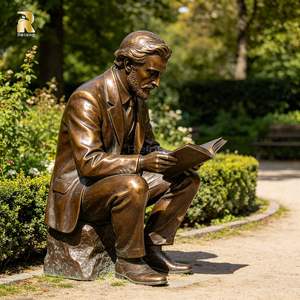 Scultura in Bronzo a Grandezza Naturale di Uomo Seduto con Libro, Personalizzabile per Parchi e Spazi Esterni - Product Image 5