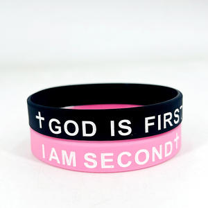 Bracelets en silicone « <span class=keywords><strong>Dieu</strong></span> est avant tout, je suis deuxième » – Bracelets religieux chrétiens inspirants pour événements d'église et cadeaux - Product Image 5
