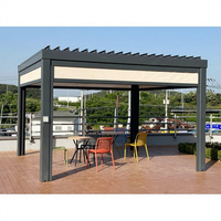 Pavillon extérieur moderne avec structure en acier thermolaqué noir et toit à lames bioclimatiques pour terrasse, patio, espace de vie, durable