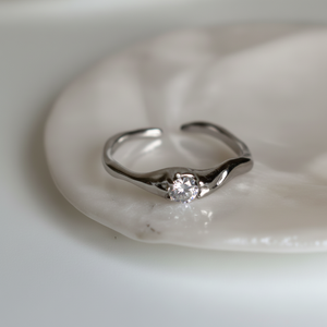 Vendita calda di tendenza da donna semplici gioielli Punk intarsiati anelli da Cocktail con teschio drago farfalla e pietre preziose all'ingrosso - Product Image 1