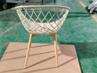 Chaises de terrasse d'extérieur en gros d'usine, chaises de salle à manger avec dossier en maille PP et pieds en métal résistants