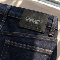 Étiquette thermocollante en cuir PU personnalisée en usine, logo de marque en relief 3D pour vêtements, denim
