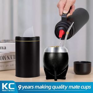Set Completo de <span class=keywords><strong>Mate</strong></span> Argentino Personalizado: Calabaza de Cuero Hecha a Mano, Tapa sin BPA y Termo Moderno para Bebidas Tradicionales - Product Image 6
