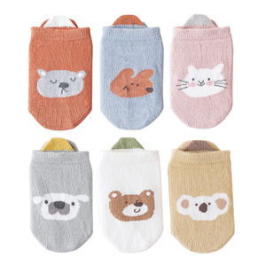 Chaussettes antidérapantes pour bébé avec motifs d'animaux mignons, chaussettes en coton antidérapantes pour tout-petits, chaussettes de sol douces et respirantes pour cadeau - Product Image 3