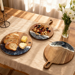 Planche à découper personnalisée en bois d'acacia et résine époxy avec poignée planche à charcuterie en bois et résine <span class=keywords><strong>plateau</strong></span> <span class=keywords><strong>de</strong></span> viande pour le <span class=keywords><strong>petit</strong></span> <span class=keywords><strong>déjeuner</strong></span> - Product Image 3