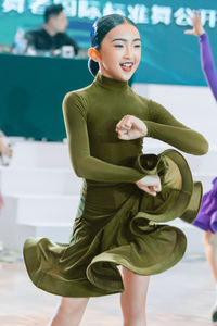 Tenue de <span class=keywords><strong>Danse</strong></span> Latine pour Filles - Robe Tutu en Polyester à Manches Longues et Jupe, Col Montant, Fermeture à Crochets, pour Compétition et Entraînement Scénique - Product Image 2