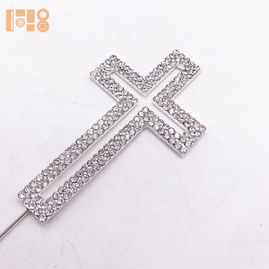 Decorazione per Torta a Forma di Croce Cristiana di Alta Qualità per Battesimi, Matrimoni, Feste e Compleanni - Topper Religioso con Strass - Product Image 3