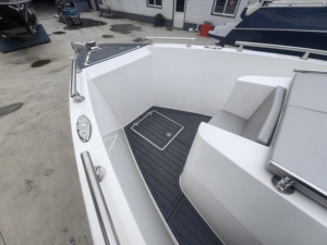 Yate de cabina de fibra de vidrio de lujo de 28 pies para viajes cortos, motor fuera de borda con baño y refrigerador para pesca y deportes - Product Image 4