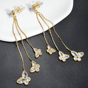 ต่างหูแฟชั่นชุบทอง 18k สแตนเลส รูปผีเสื้อ ประดับเพชรแบบฝัง สำหรับทุกเพศ - Product Image 1