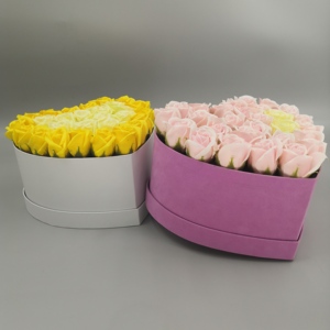 กล่องดอกไม้รูปหัวใจสุดหรูแบบสั่งทำพิเศษสำหรับวันวาเลนไทน์ปี 2026 พร้อมเคลือบด้านและลายนูนสำหรับคนรัก - Product Image 2