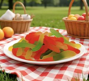 Bonbons gélifiés multicolores en forme de vers au goût de fruits sucrés - Product Image 1