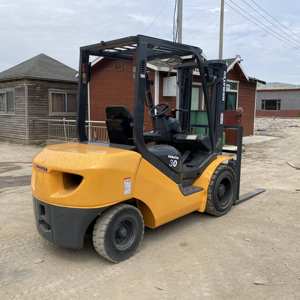 Komatsu 30 3 tonnes, 16e génération, moteur diesel de chariot élévateur à roues de 3 mètres, excellent état par endroits, chariot élévateur d'occasion à vendre - Product Image 2