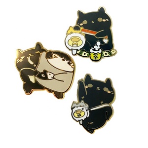 Penjualan terlaris grosir desain kustom hewan Anime lucu dan cantik Pin Enamel karakter komik logam kustom Pin Enamel keras