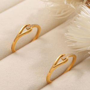 แหวนเพทายทรงเรขาคณิต ชุบทอง 18K สำหรับผู้หญิง สวมใส่ได้ทุกวัน แหวนคริสตัล - Product Image 1