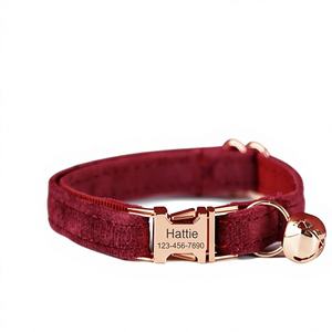 Collier personnalisé pour chat Bury Veet avec nœud papillon et laisse, étiquette nominative gravée sur mesure pour chaton ou chiot, clochette dorée gratuite, petit chien, rouge foncé - Product Image 1