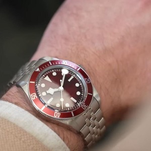Montre de plongée automatique mécanique ETA pour homme, acier inoxydable, cadran rouge, lunette rouge, verre saphir, bracelet 20 mm, 200 m, sport - Product Image 6