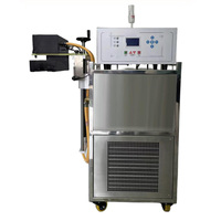 Machine de scellage entièrement automatique pour bouteilles avec opercule en aluminium par induction