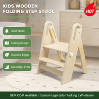 Escabeau pliant en bois pour enfants avec deux marches et poignées latérales arrondies pour salle de bain, cuisine et chambre d'enfant