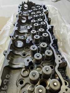 ฝาสูบเครื่องยนต์รถขุด 6HK1 ชุดประกอบฝาสูบ 6HK1 สำหรับ Isuzu 4HK1 4JJ1 4JG1 4JB1 4LE2 4BG1 6HK1 6BG1 - Product Image 3