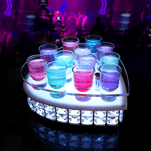 Soporte para Vasos de Chupito en Forma de Corazón de Acrílico con Base de Cristal para Uso en Bares y Fiestas - Product Image 3