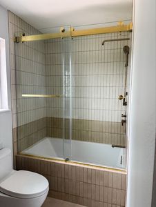Porte de douche coulissante double sans cadre, porte coulissante en verre pour salle de bain à cadre étroit - Product Image 4