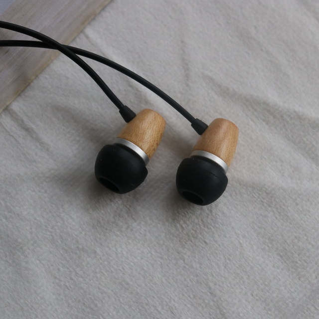 Best Quality Maple Wood in Earphones Stereo Sound Wood  for Mobile Phones