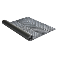 Tapis de porte personnalisé avec logo, livraison rapide, design fin, fabriqué à la machine en fil de polypropylène, dos antidérapant en caoutchouc, lavable, commercial, moderne