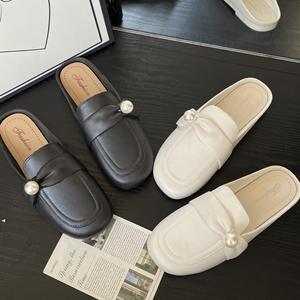 Pantoufles d'hiver personnalisées en gros, chaudes et douces, en peluche unie, pour l'intérieur - Product Image 4