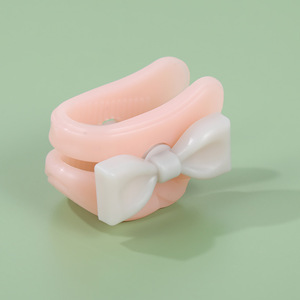 Clips de Plástico Rosa y Blanco para Sujetar Edredones con Diseño de Lazo para Uso Doméstico - Product Image 3