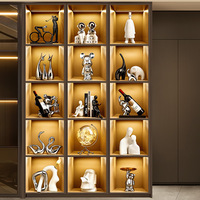 2026 Vente en gros Meuble à vin de luxe haut de gamme en forme d'ours, style animalier créatif, émaillé rouge, ornement décoratif lumineux pour salon et maison